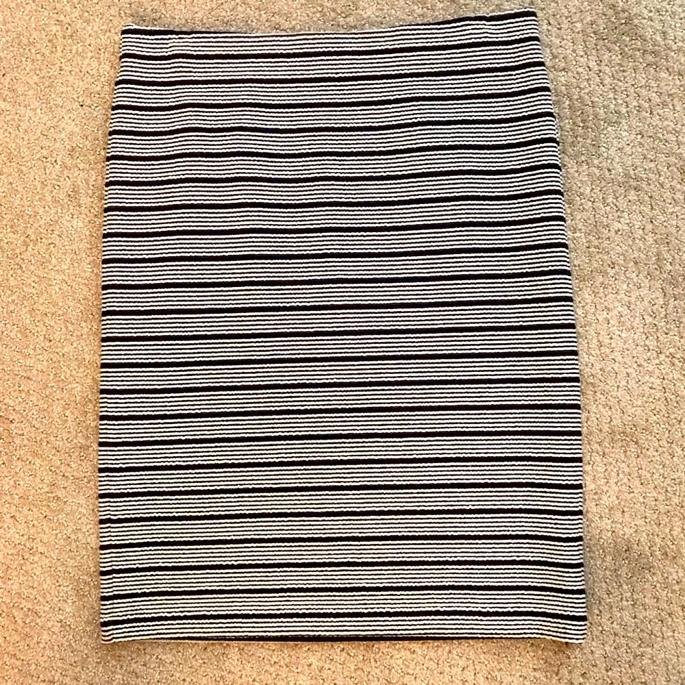 LOFT stretchy pencil skirt